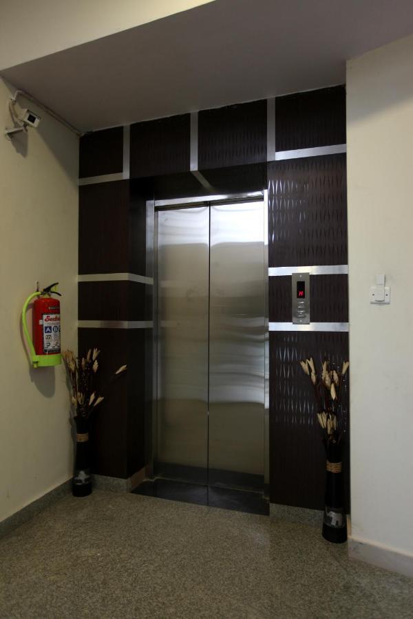Hotel Airport City Nova Deli Exterior foto